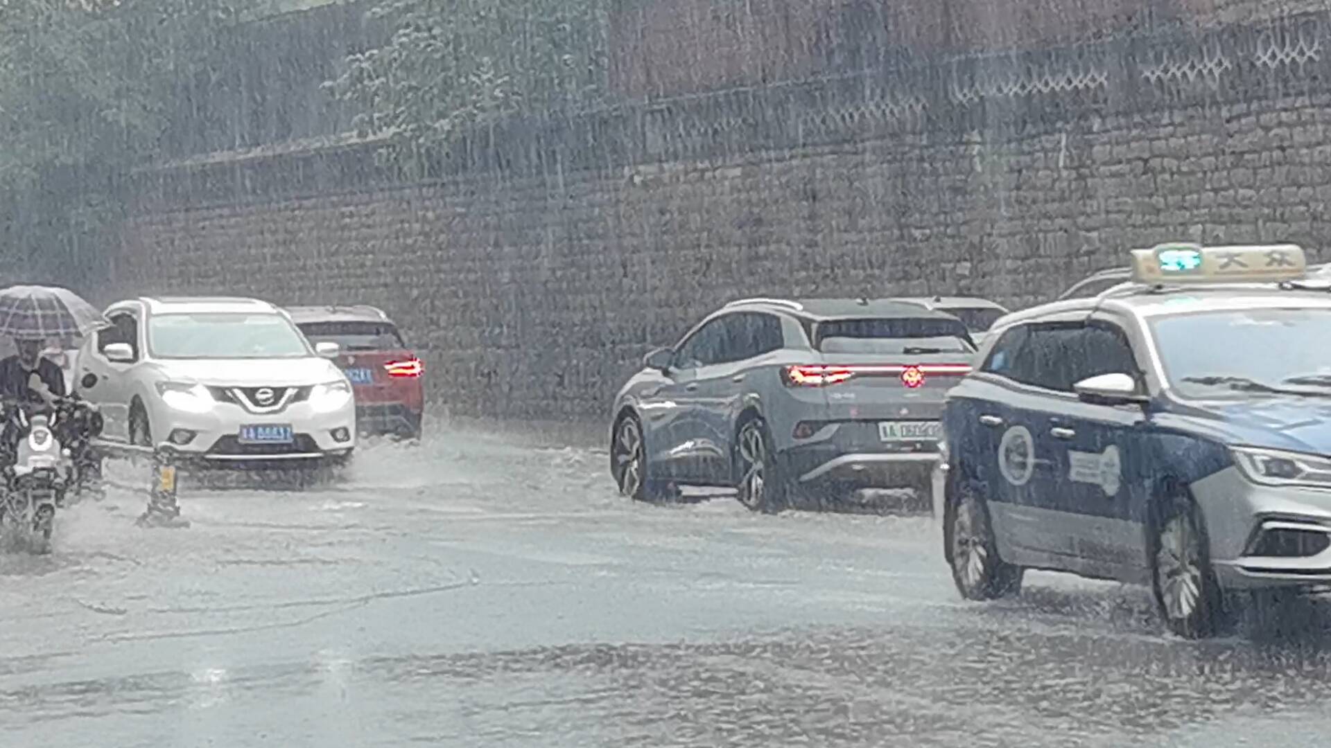 注意防范！濟南市區現強降雨 多區預警持續至今日23時