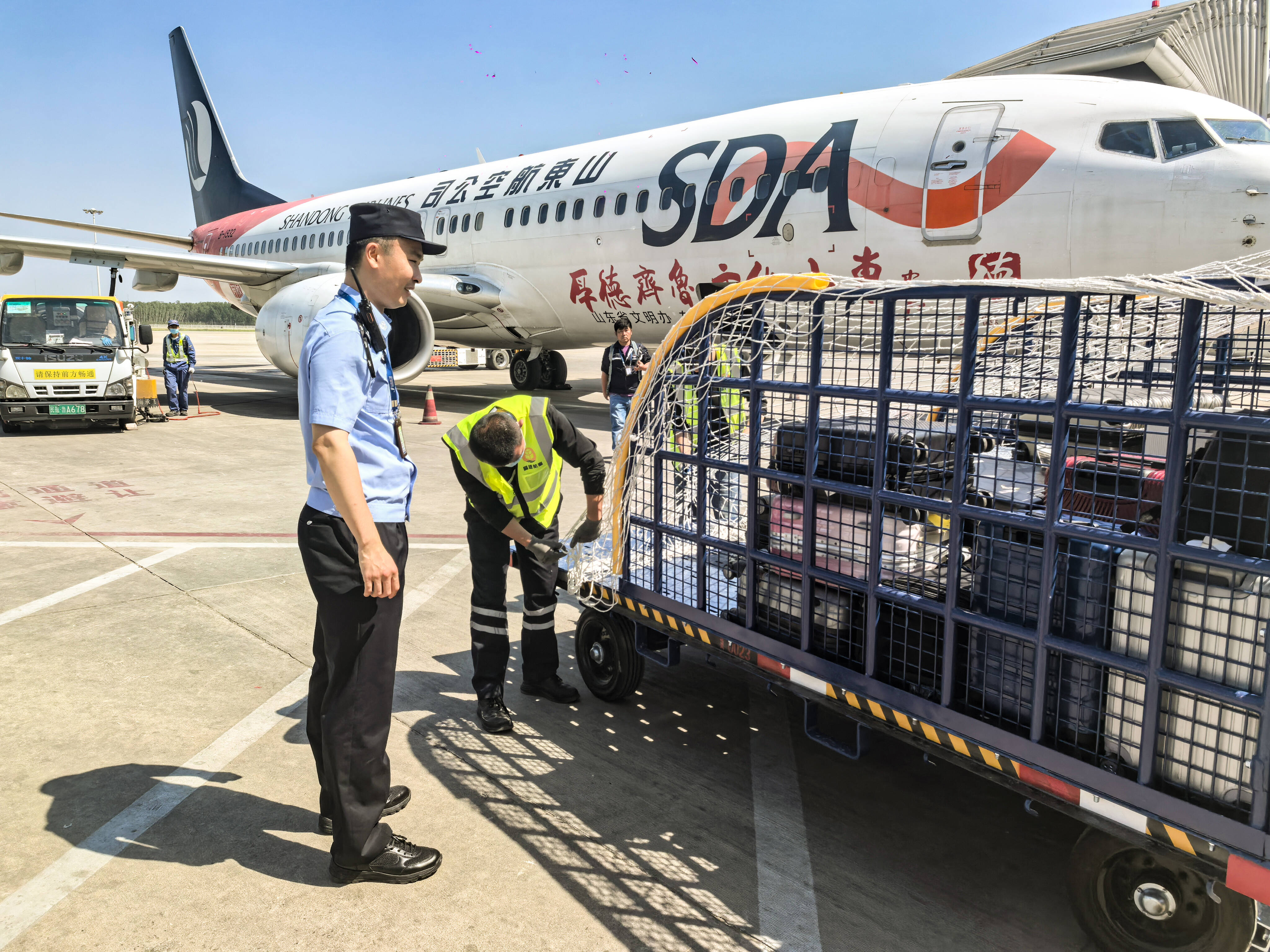 陽光下的守護 | 山東省公安廳機場公安局直屬分局候機樓派出所：以法治之翼守護每一次出發與歸來
