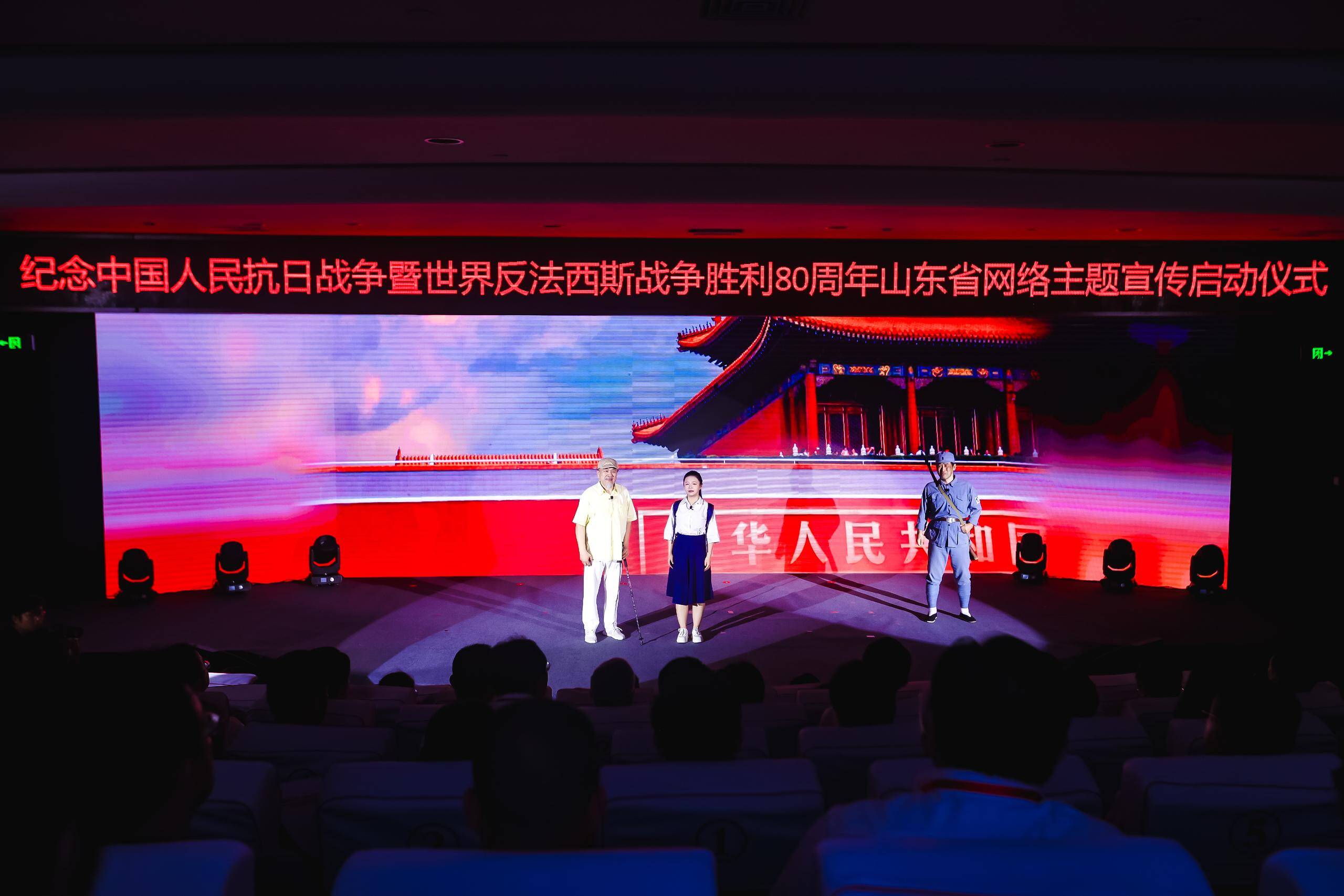 銘記歷史 緬懷先烈丨這盛世如你們所愿！在臺兒莊開啟一場穿越時空的對話……