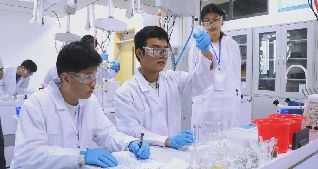 2025年山東省中學生科學實驗比賽開幕 

“實驗設計”與團隊協作成亮點