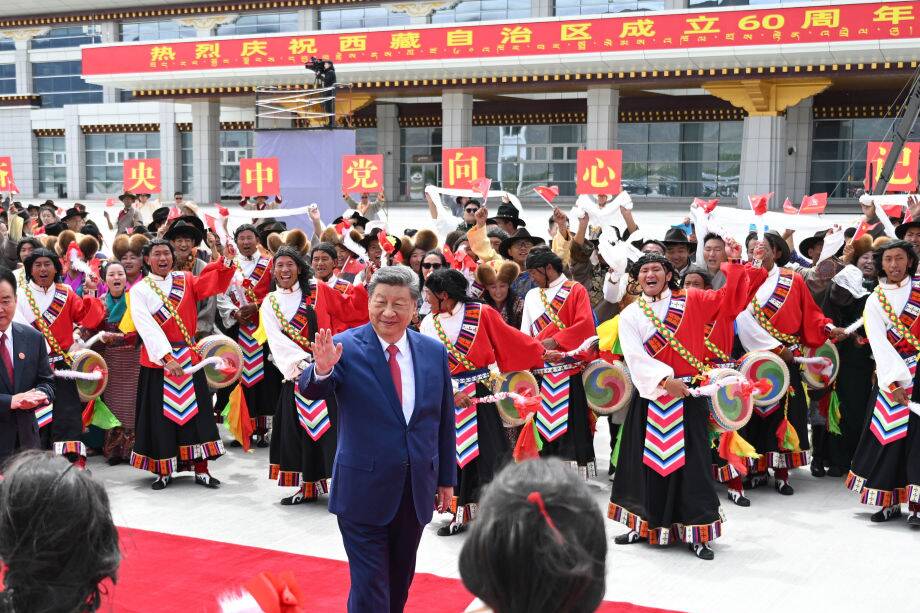 習近平在出席西藏自治區成立60周年慶祝活動后返回北京