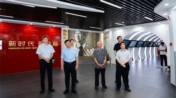 山東省石油化學(xué)工會(huì)調(diào)研組到魯南制藥集團(tuán)開(kāi)展專題調(diào)研