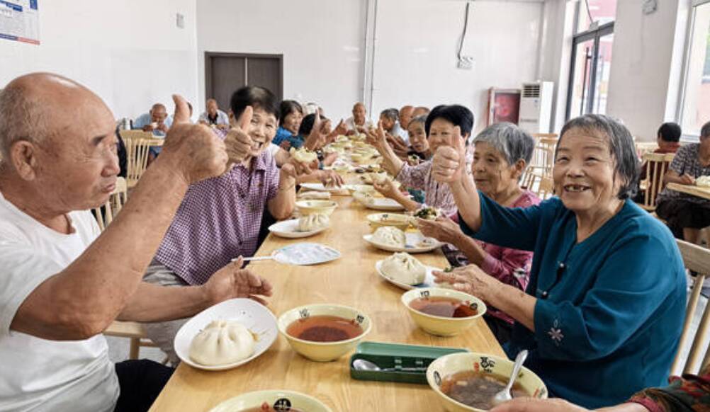 老年食堂飘出“幸福味道”