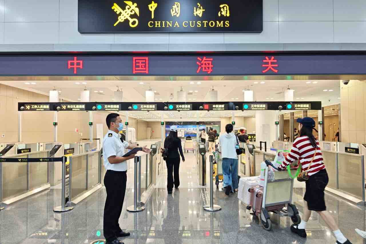 青島空港暑運進出境旅客超67萬人次