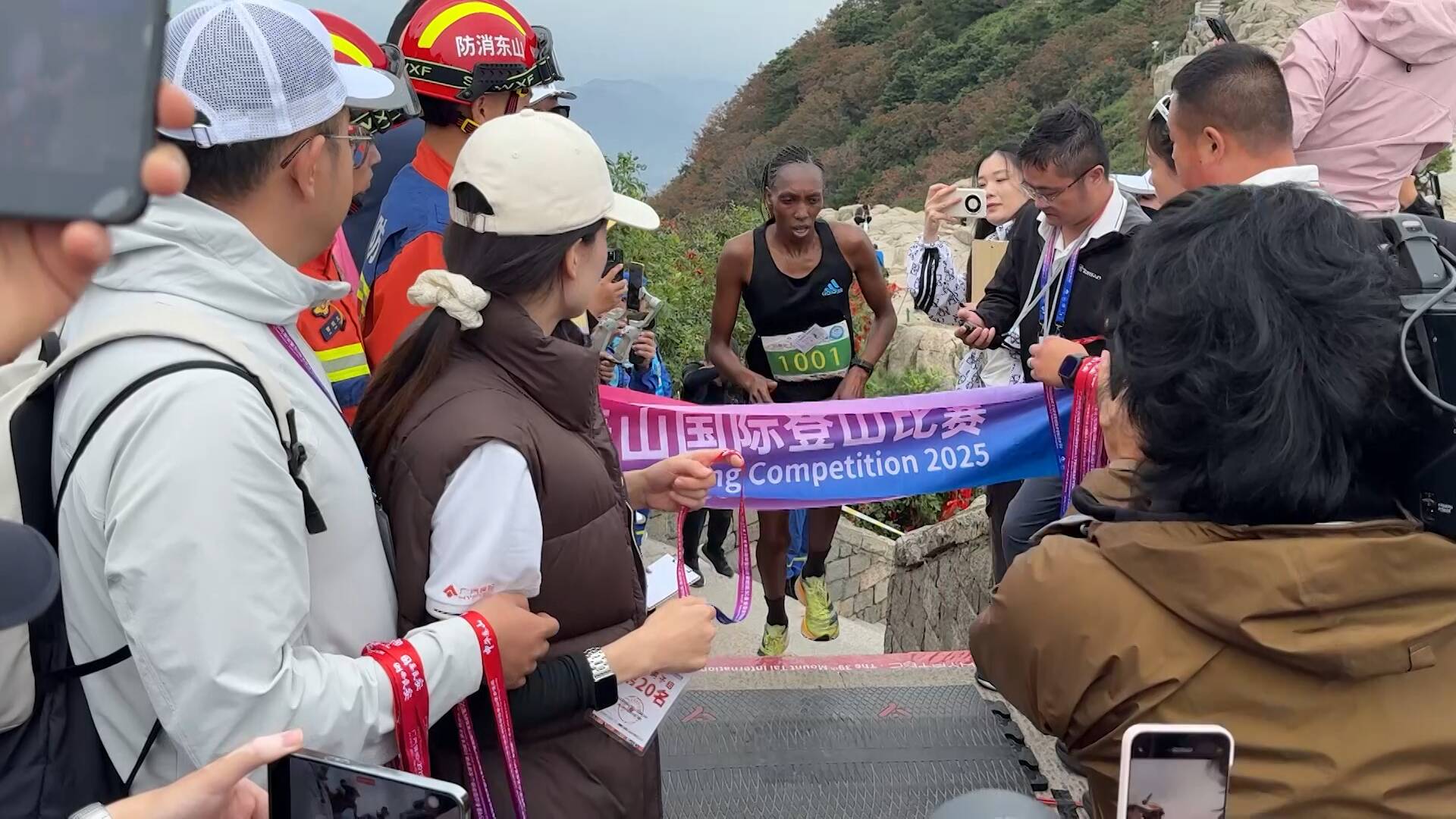 格拉迪丝·杰罗诺:这条赛道并不轻松 提前训练才能跑完美丽的泰山