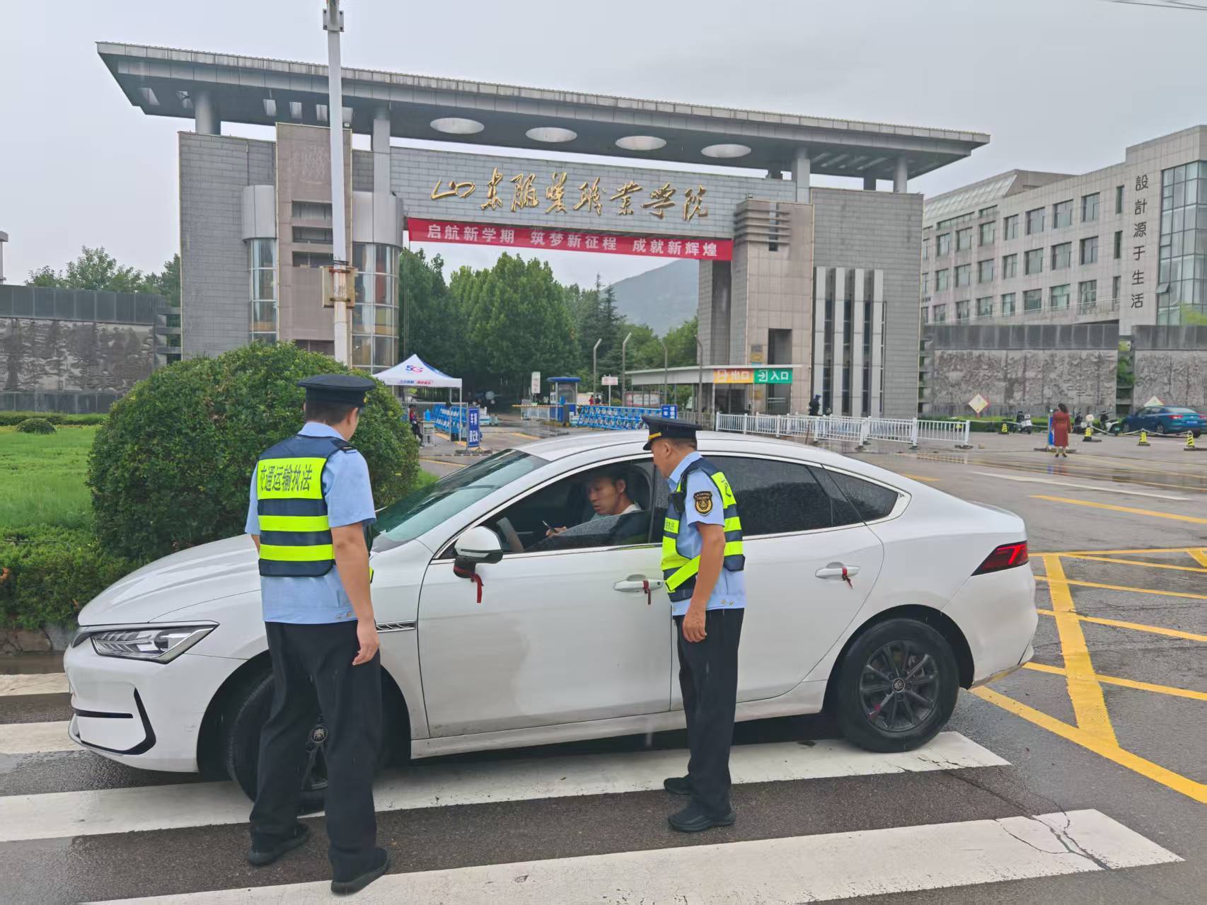 泰安开展双都市圈护航开学季执法行动 筑牢师生出行安全防线