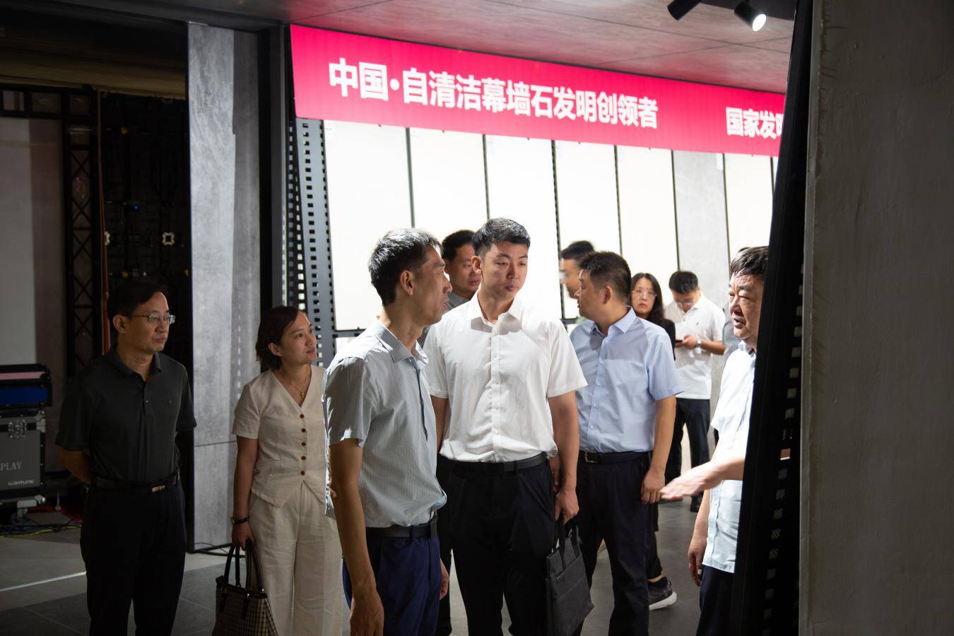 商务视线｜防滑瓷砖可防滑倒！购在中国·2025山东绿色环保装修进万家走进淄博