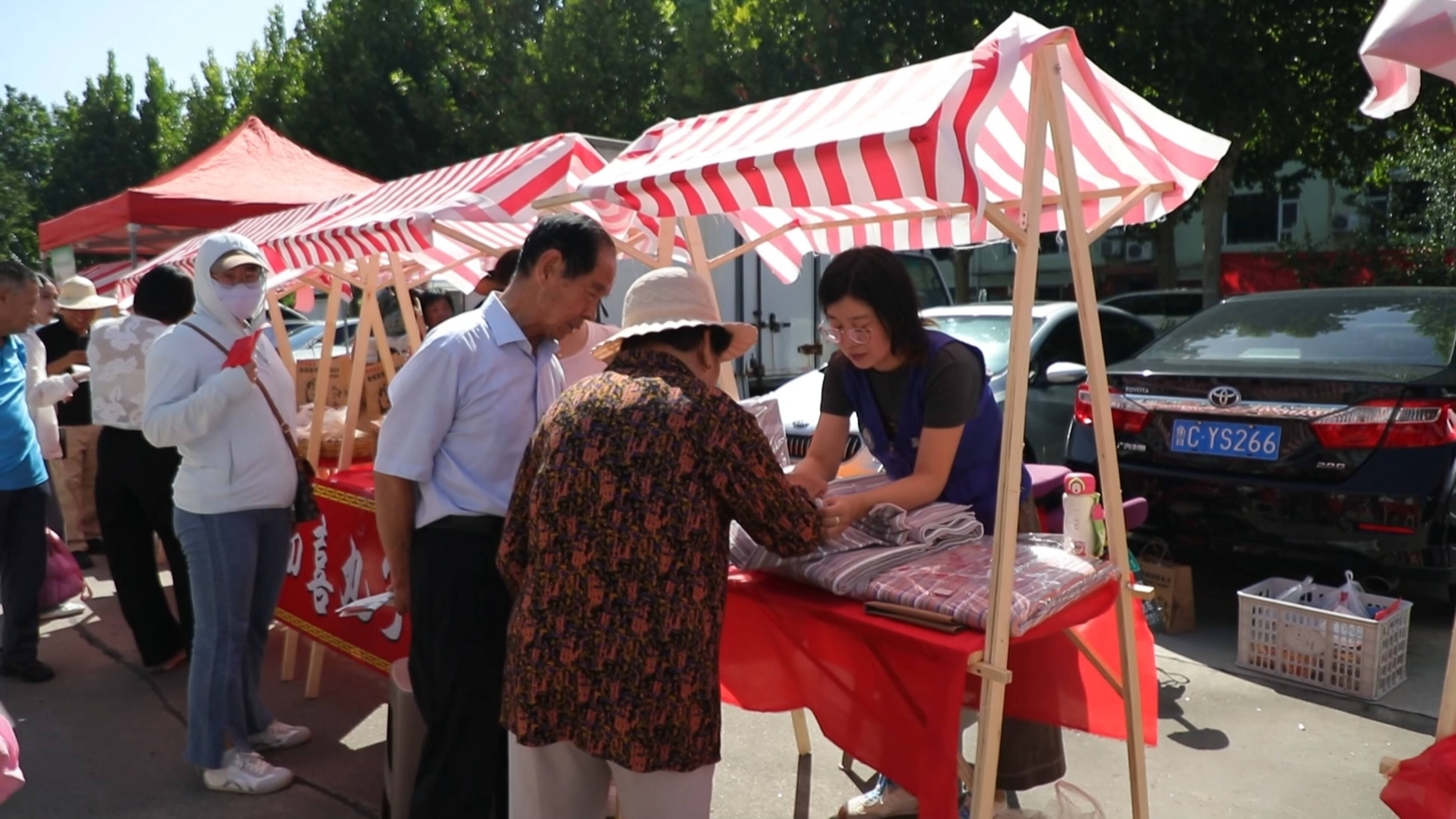 爱心+购物，山东桓台县这场义卖活动“益”呼百应