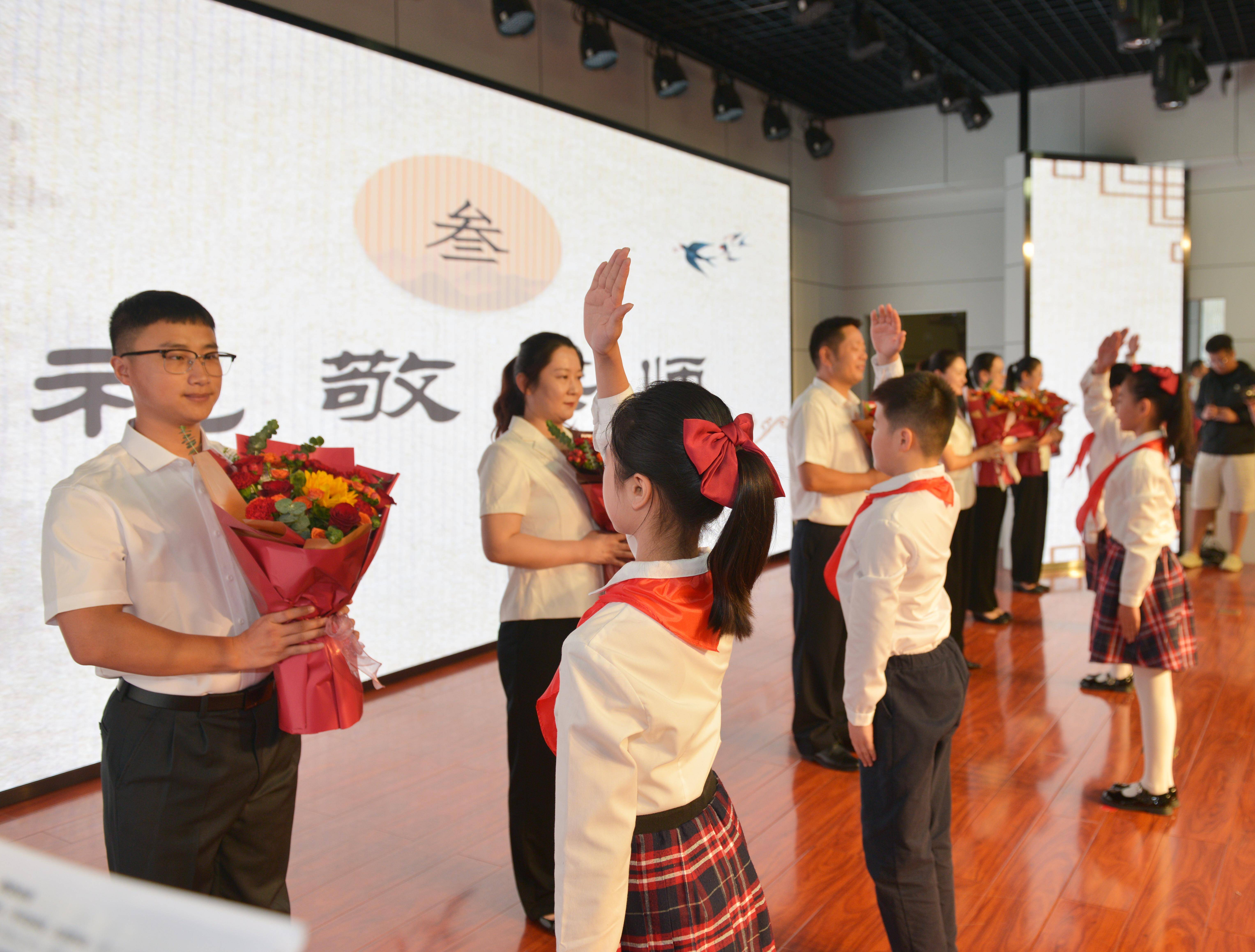 济宁任城区举办2025年秋季“敬师礼”活动