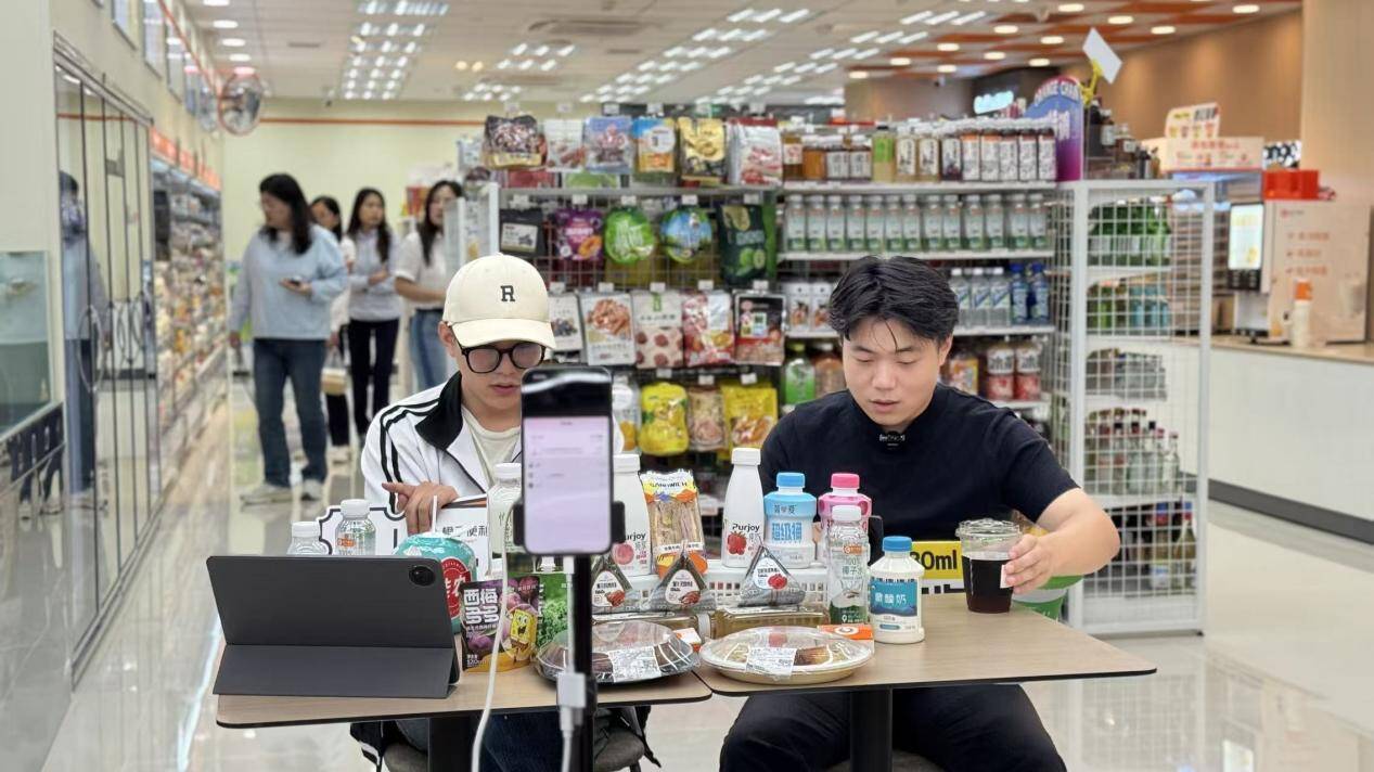 主播“废材”橙子便利专场 打造“直播+便利店”新范式