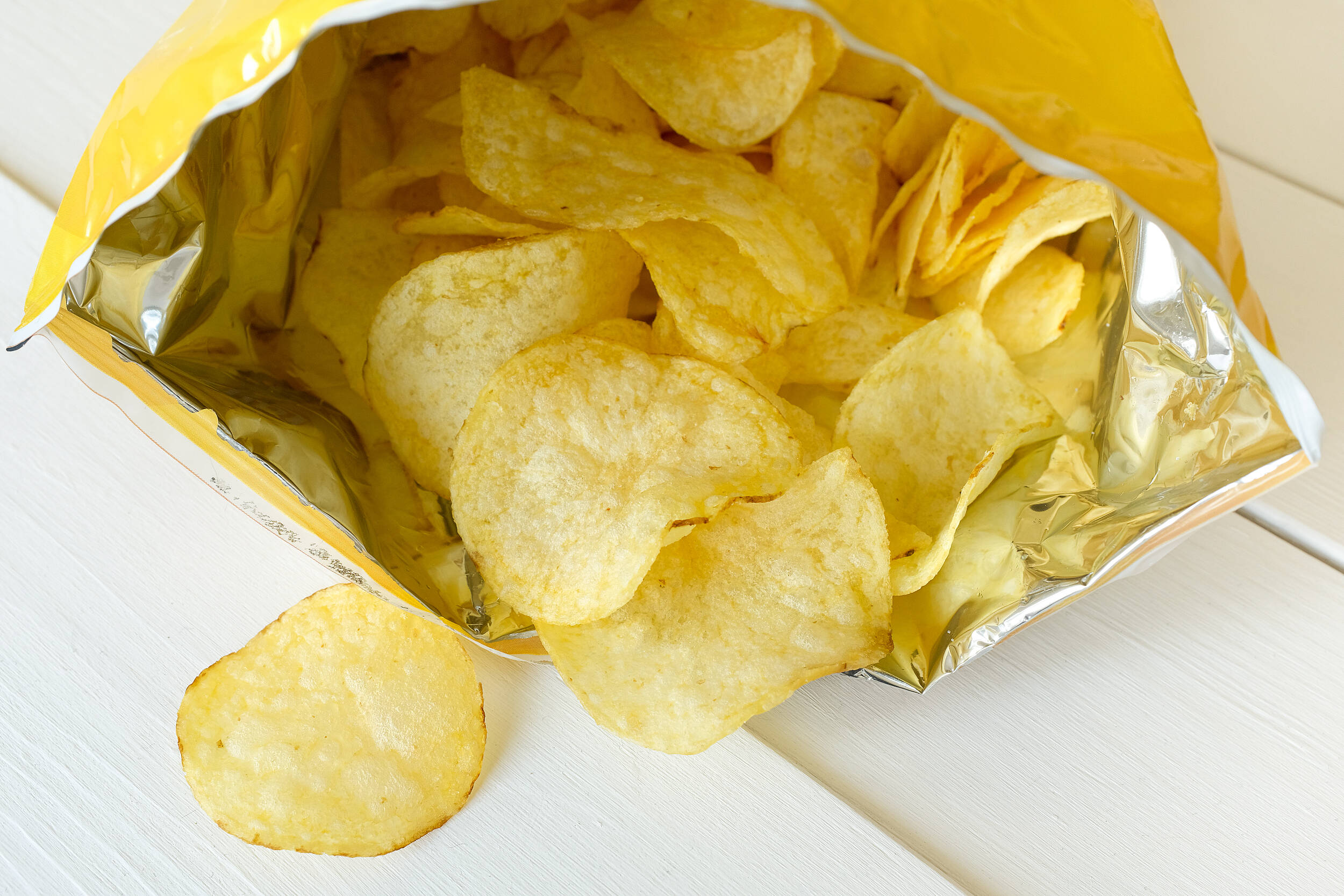 非油炸=不含油？这些零食中的“隐形油刺客”要小心！