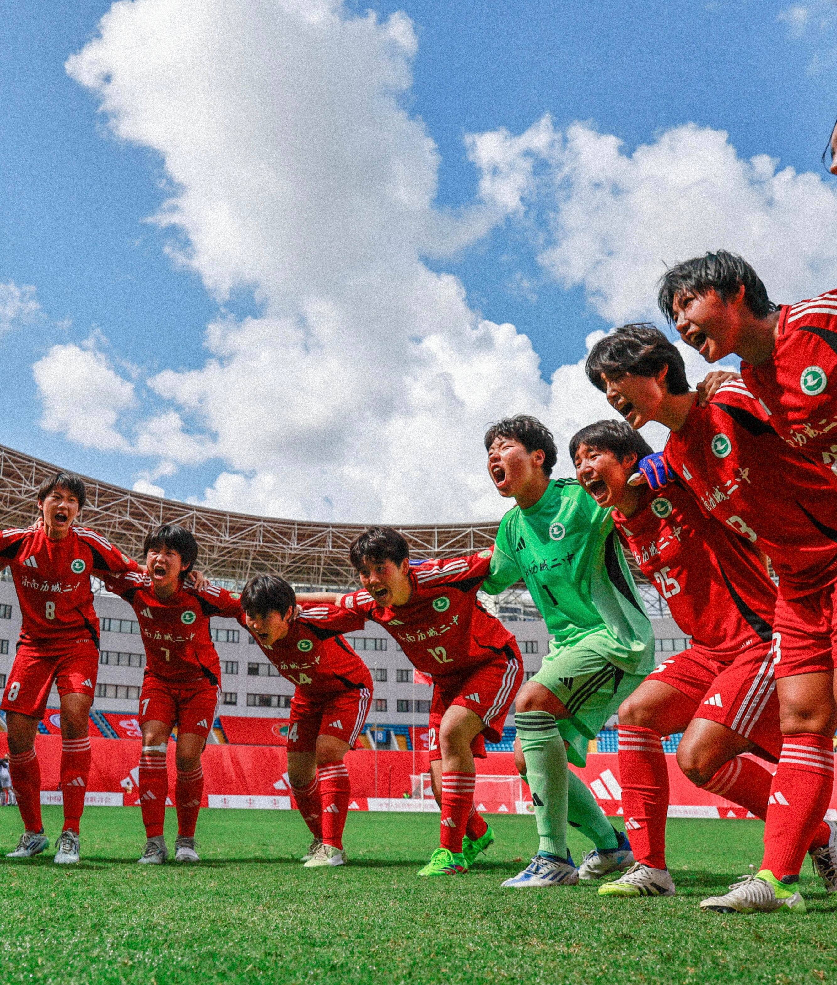 讓每個孩子有球踢、有人教、有夢追！山東為足球少年架設“成長立交橋”