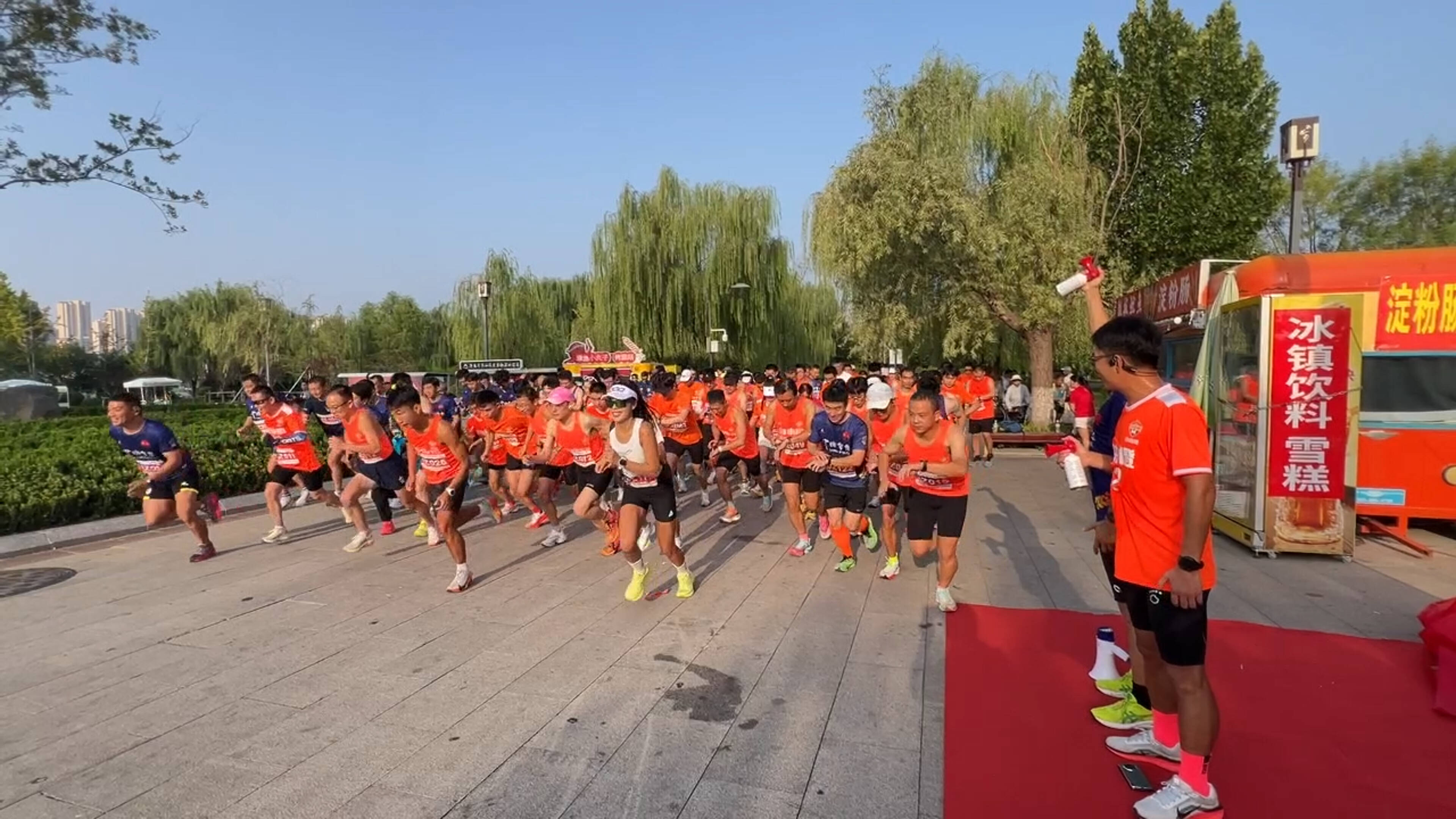 科學備戰 安全完賽！跑友分享“濟馬”實用妙招