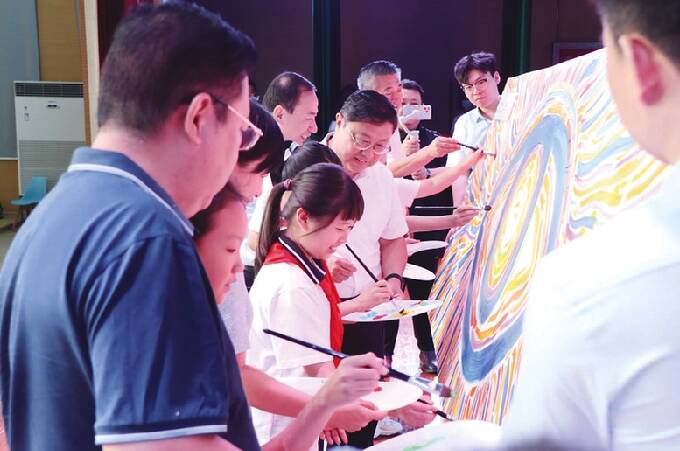 2025年近视防控月近视防控系列活动暨“爱眼杯”第二届全国少年儿童爱眼护眼绘画作品征集活动滨州站启动仪式举行