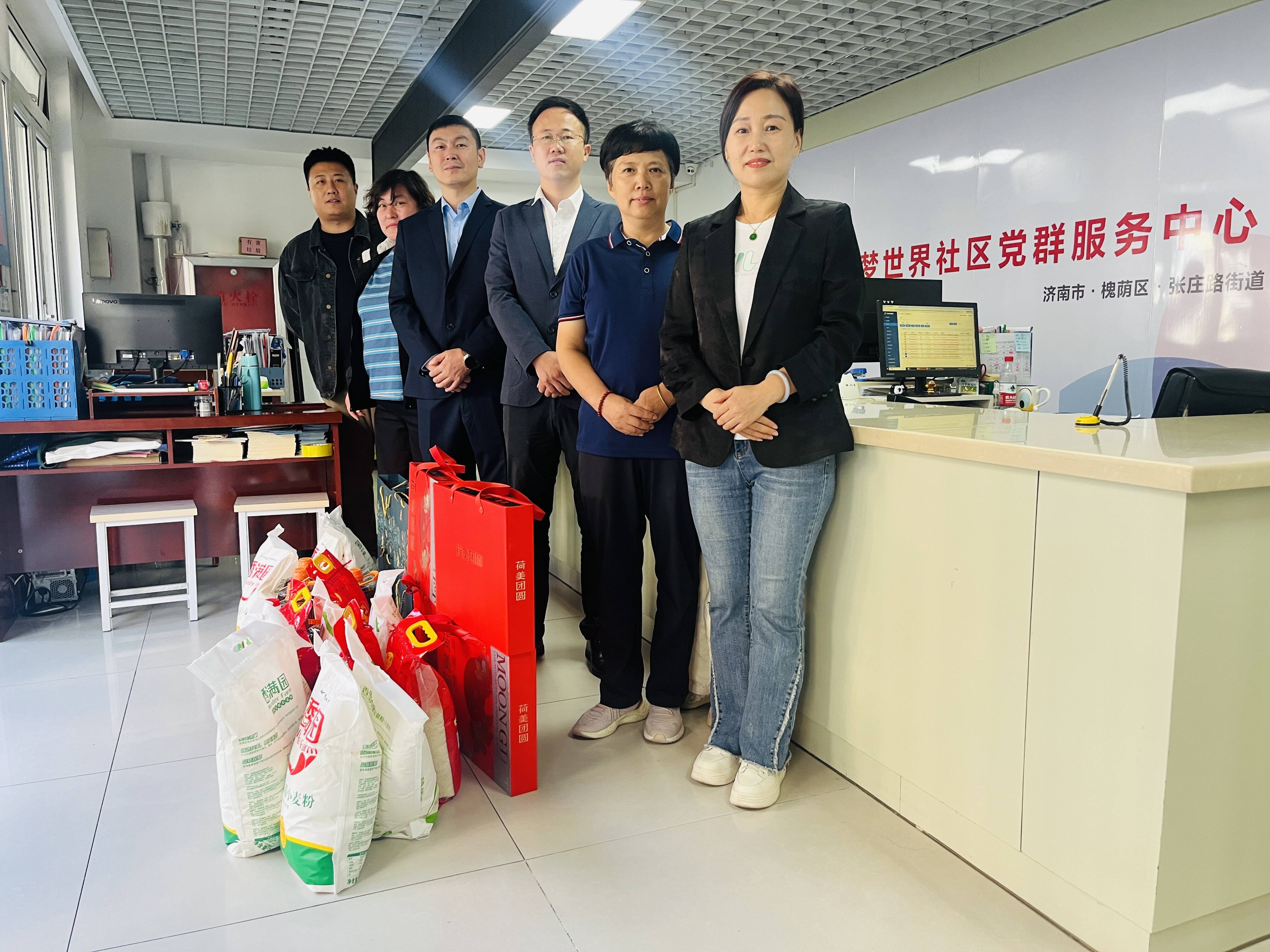 双节同庆筑同心 红色联盟暖万家 济南市张庄路街道开展双节暖心慰问活动
