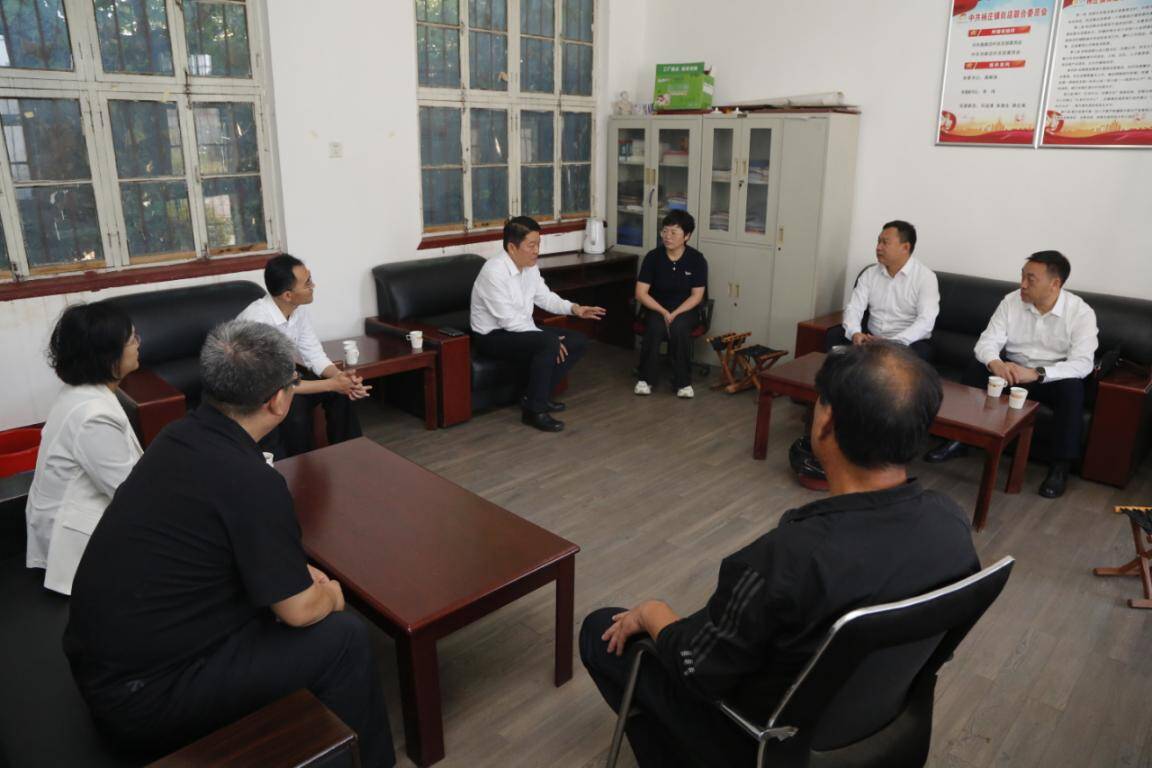 济南市国防动员办公室到驻村第一书记帮扶村进行走访慰问