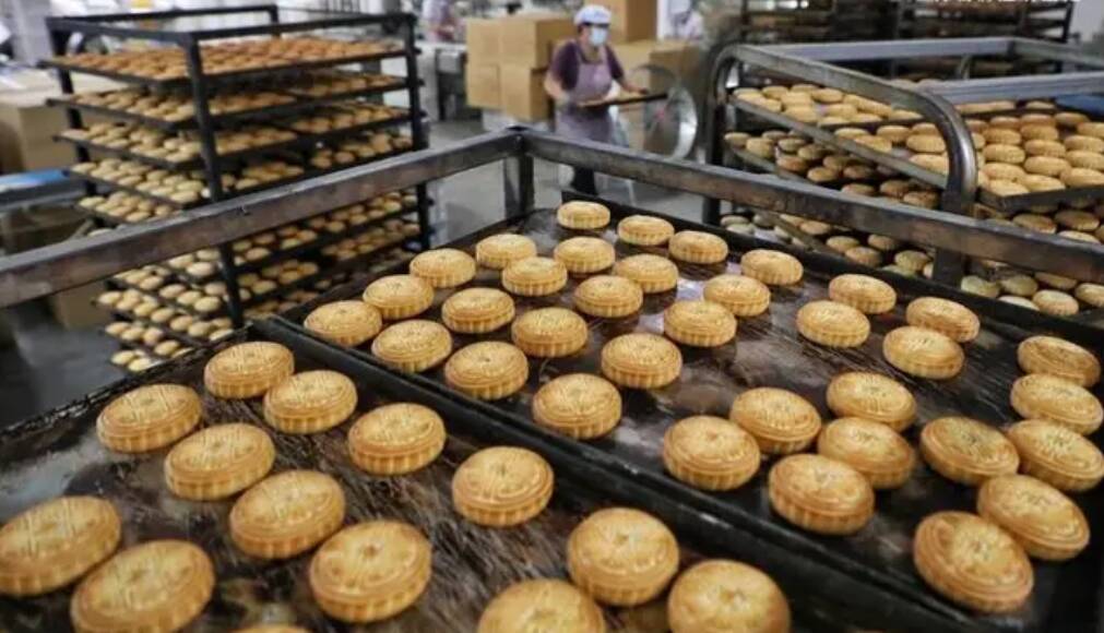 新泰:非遗月饼乘“云”热销 日销十万斤供不应求