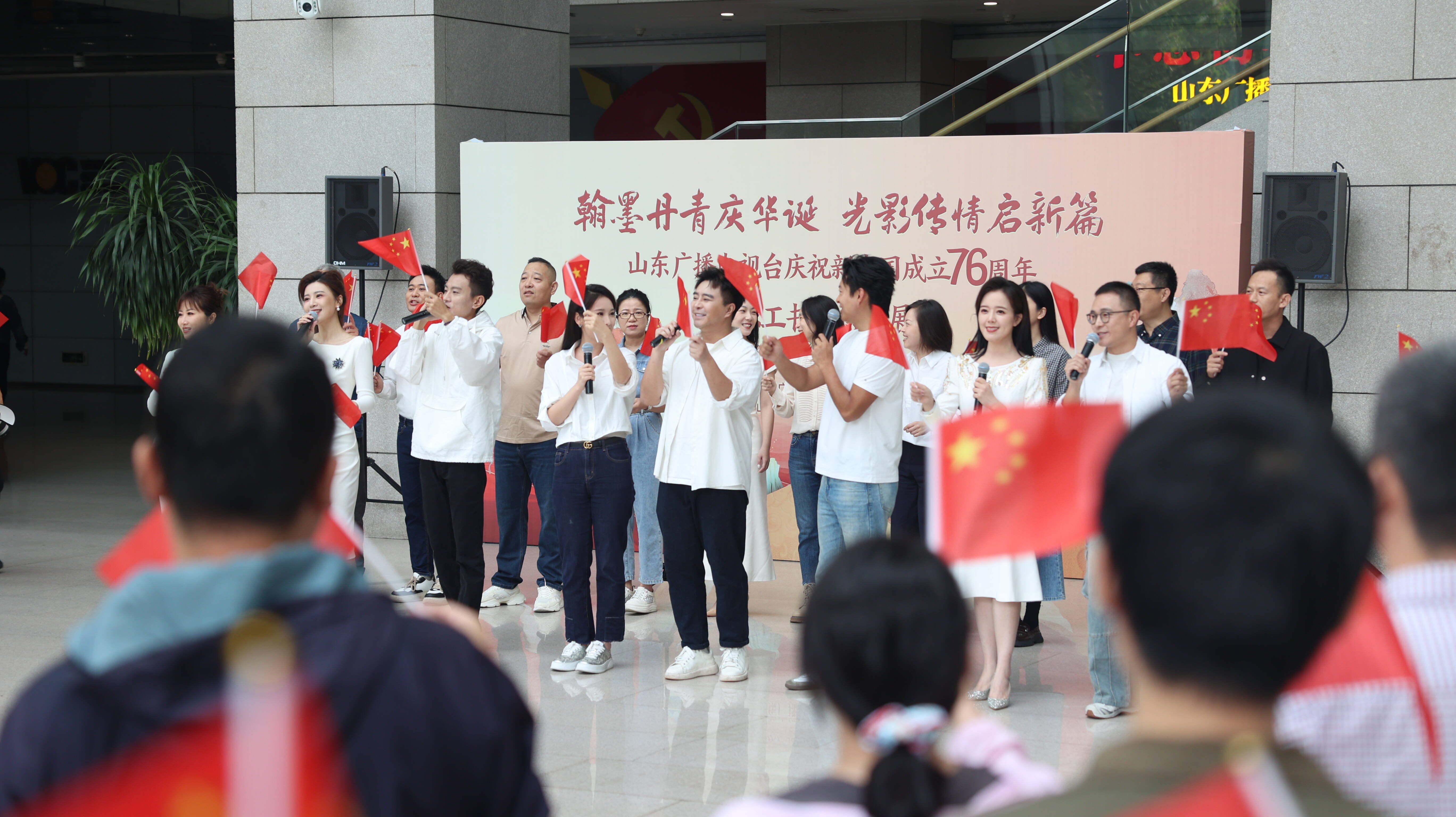 双节氛围感拉满!山东广电这场书画摄影展,藏着对祖国最深的祝福