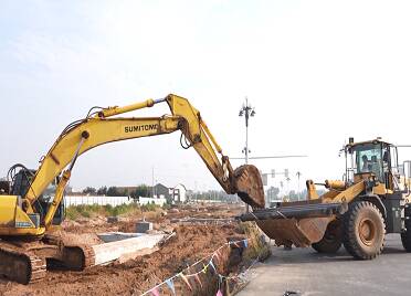 国庆我在岗丨龙口：长安路项目建设不停歇 建设者奋战一线赶工期
