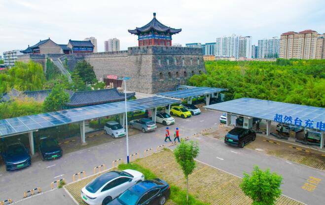 国网山东电力积极服务国庆中秋假期绿色出行