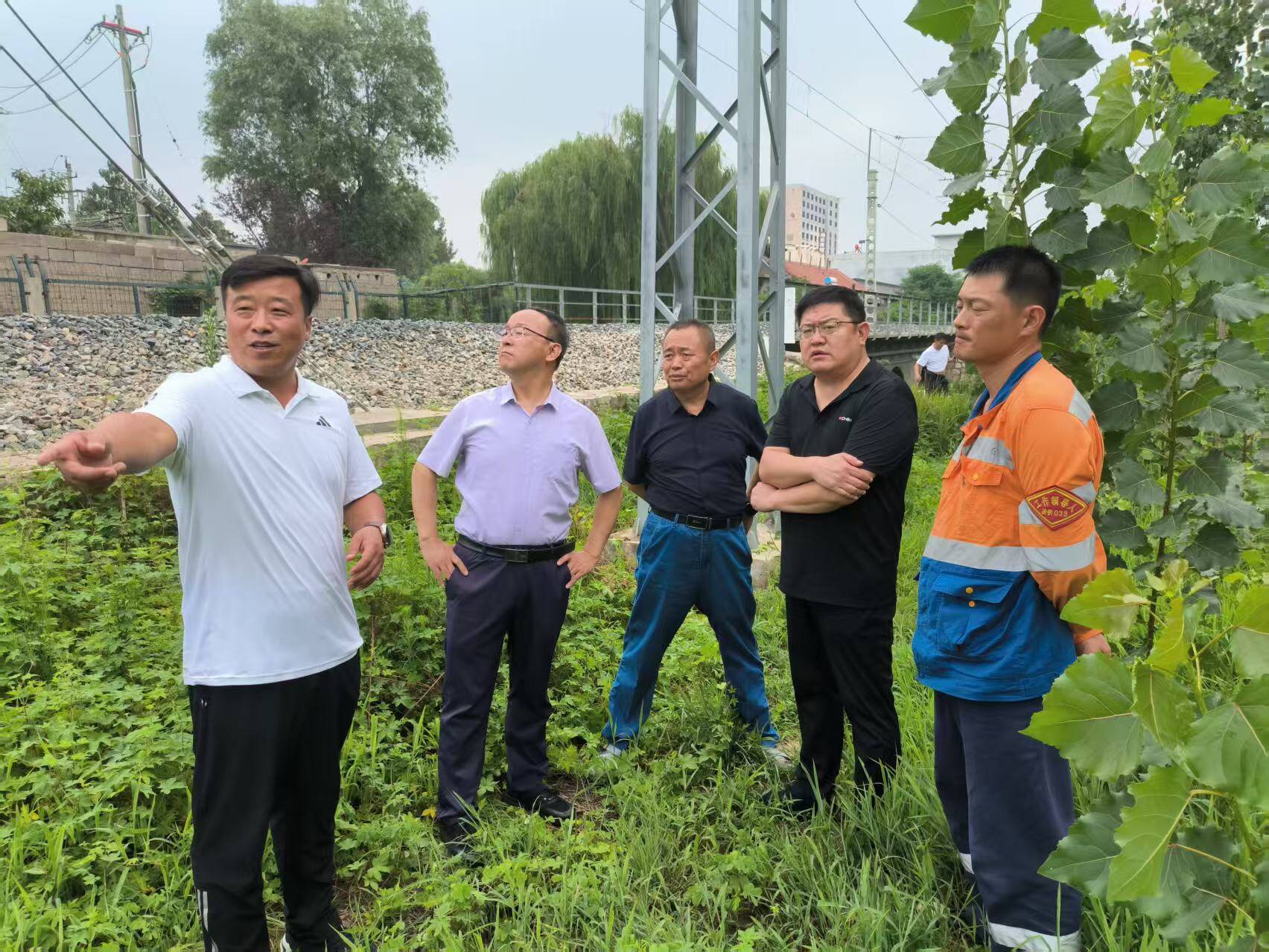 泰安开展铁路沿线拉网式排查 确保旅客双节出行更安心