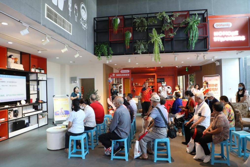 联通智慧助老暖人心 温情服务伴银龄