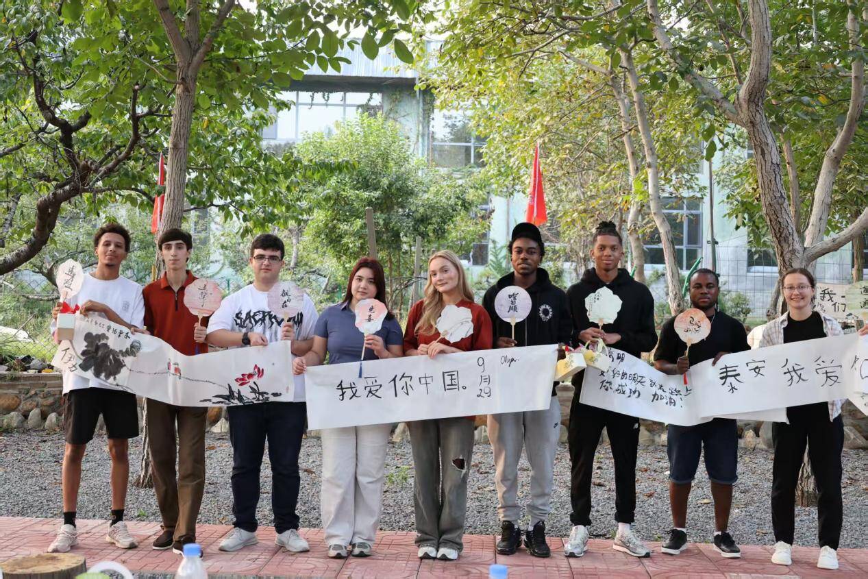 泰安市岱岳区：中秋民俗“圈粉”外籍留学生