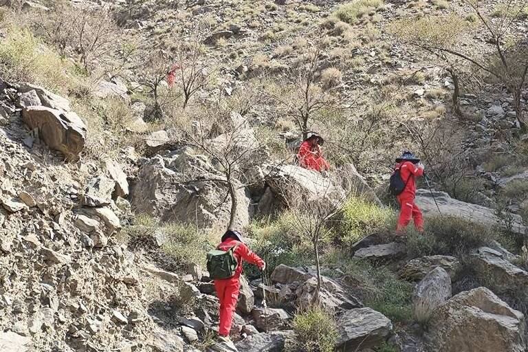 山东省煤田地质局物测队在新疆开展地质找矿工作
