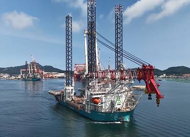 全球吊装吨位最大全直流风电安装船交付