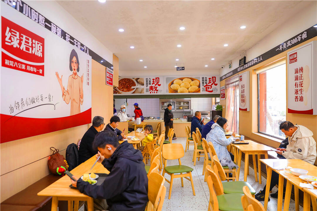 组图 | 青岛李沧：老年助餐暖胃又暖心