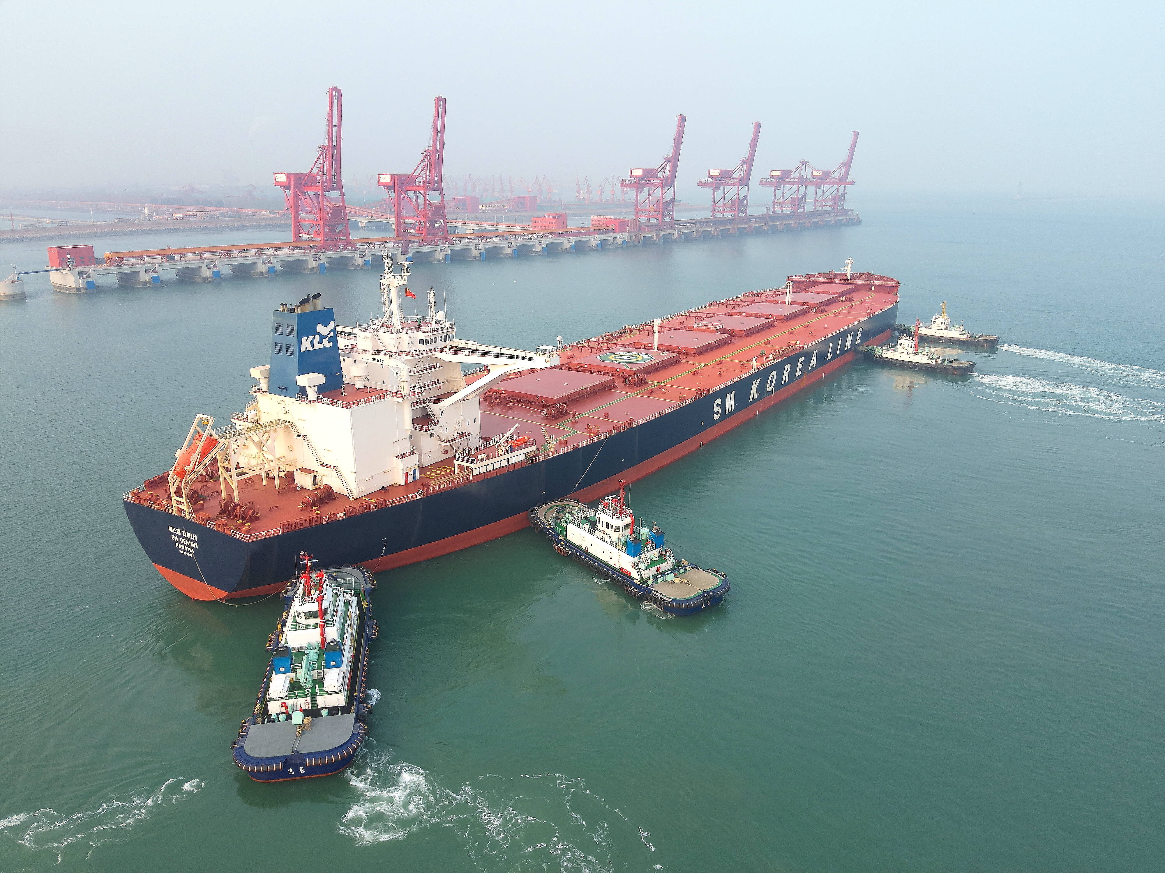 全国首个40万吨级干散货数智码头投产 董家口边检站全程护航