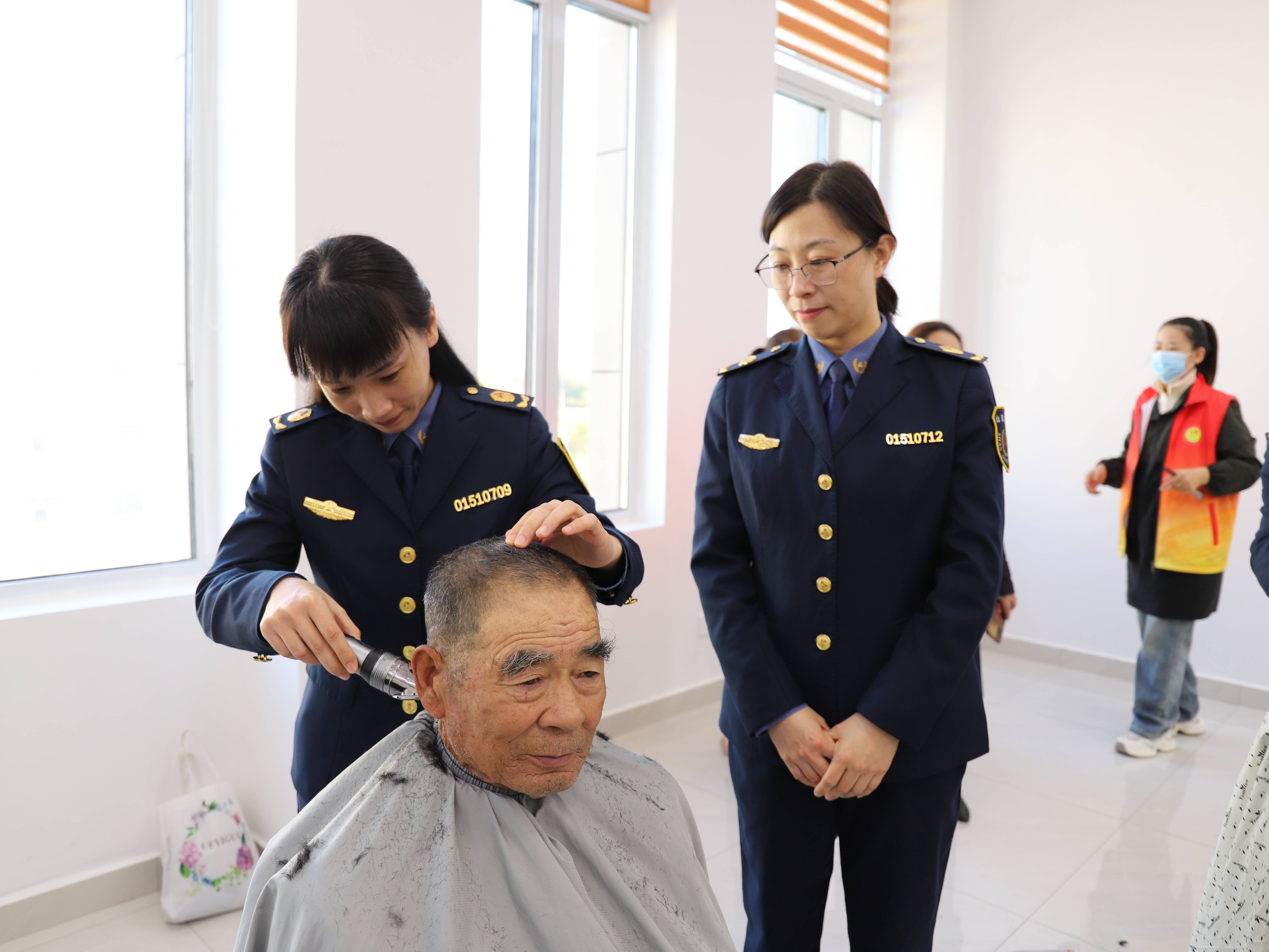 滨州：山东高速无棣收费中心站走进敬老院用服务传递岁月温情