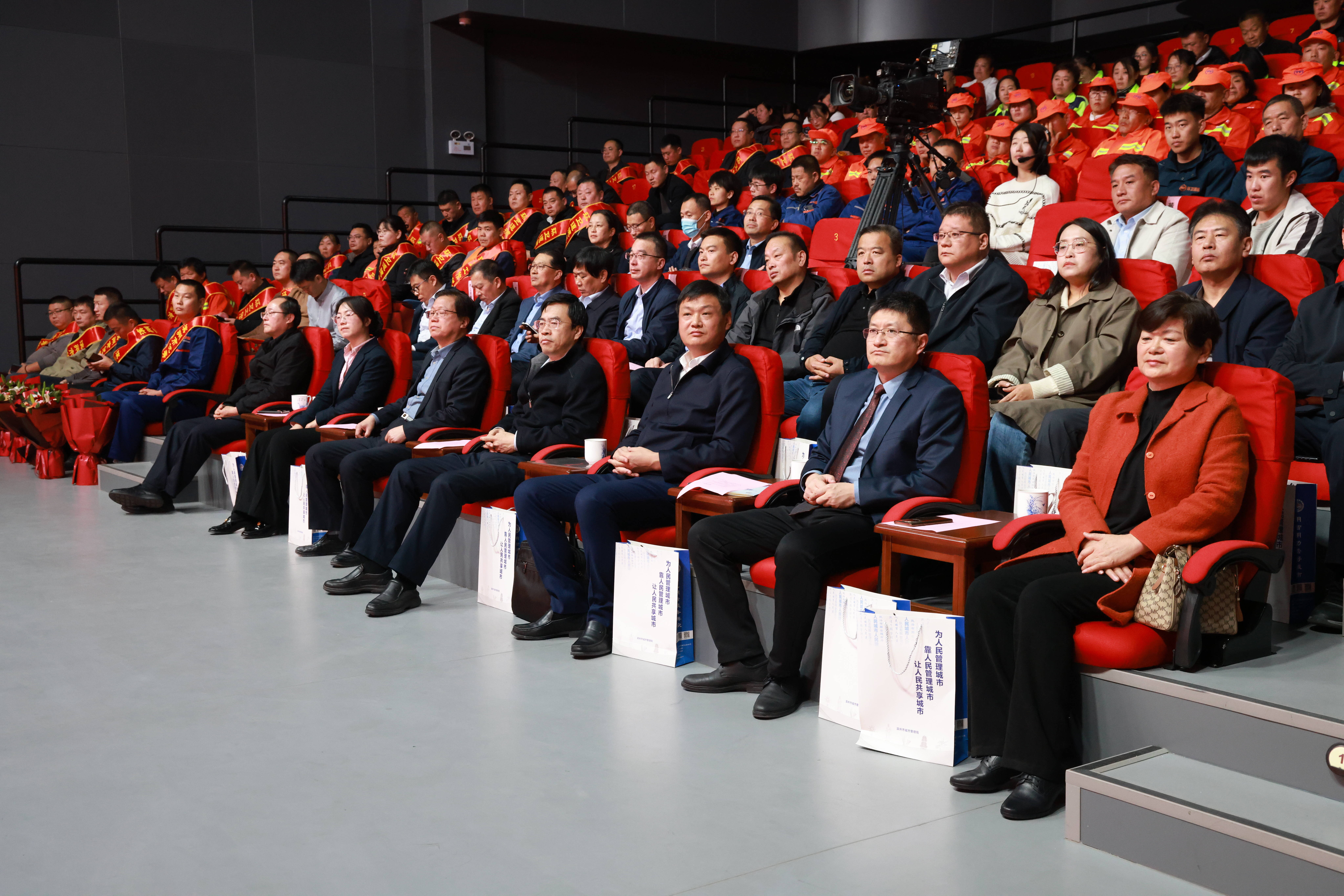 滨州以“橙光力量·智净滨州”为主题庆祝环卫工人节 展示智慧环卫新成果