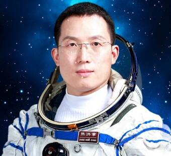 闪电海报丨神舟二十一号明日出征! 航天员乘组确定张洪章