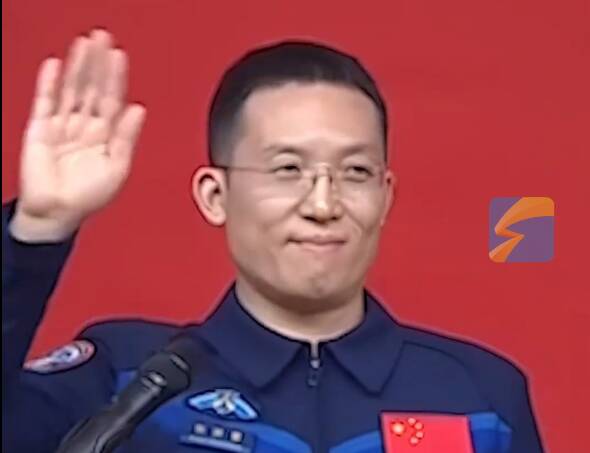 航天员出征全村骄傲沸腾村民排队点赞