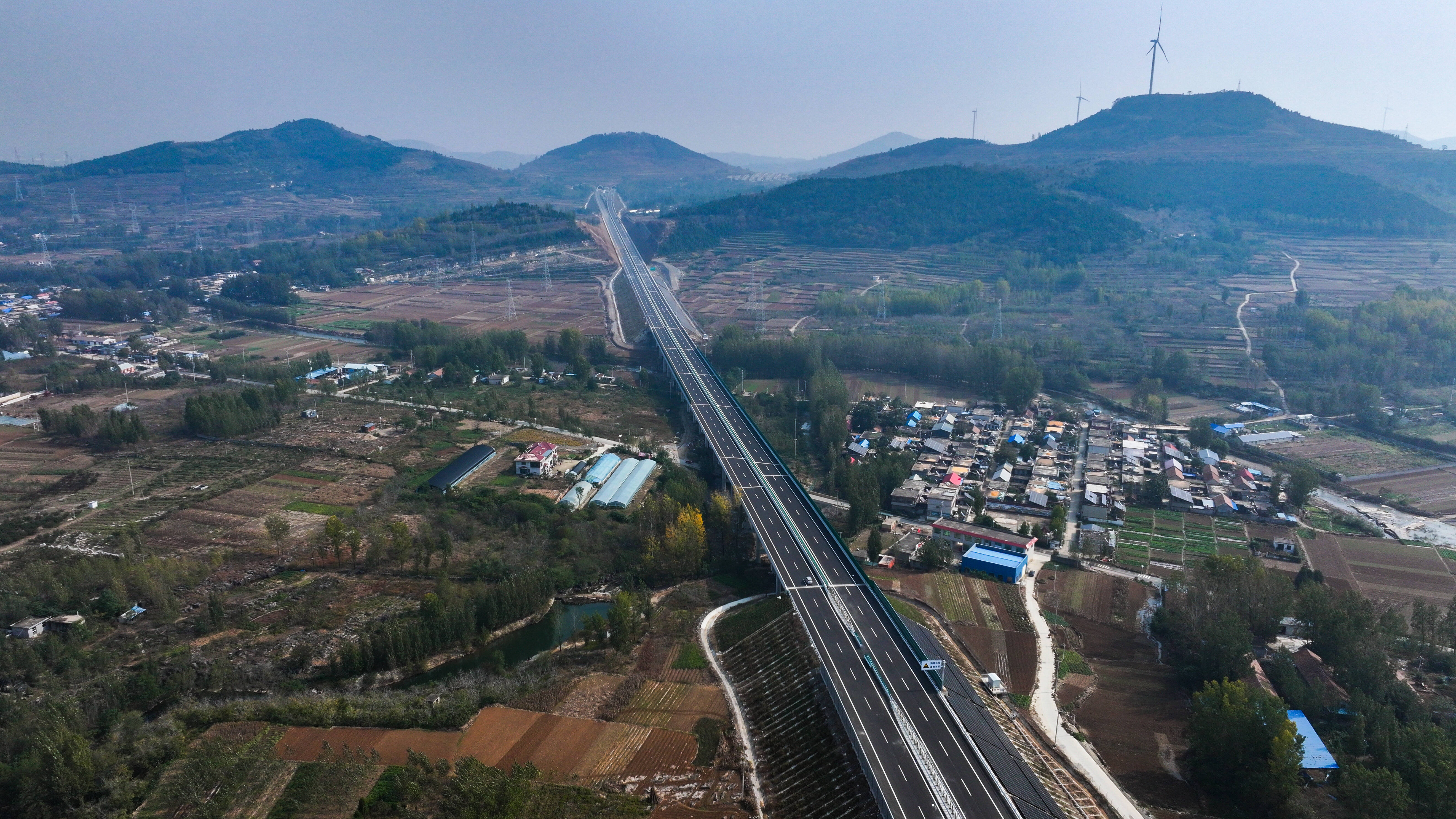 ​临沂至滕州公路柳树庄枢纽互通至费县南互通段建成通车