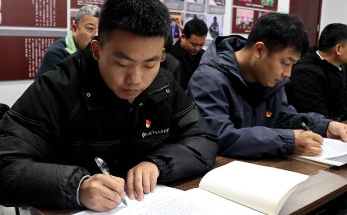 费县驻济流动党员党委举办家教家风建设培训班