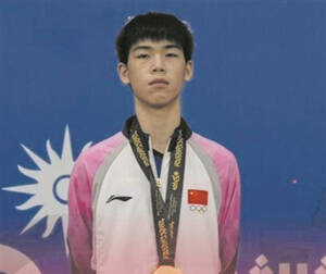 淄博乒乓小将唐乙仁亚青会斩获1金1银