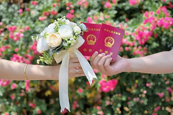 “为爱加班”见证幸福！山东“十四五”期间共办理跨区域婚姻登记34.7万件