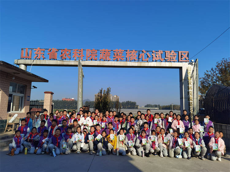 行走的思政课丨体验现代农业 播种科学梦想