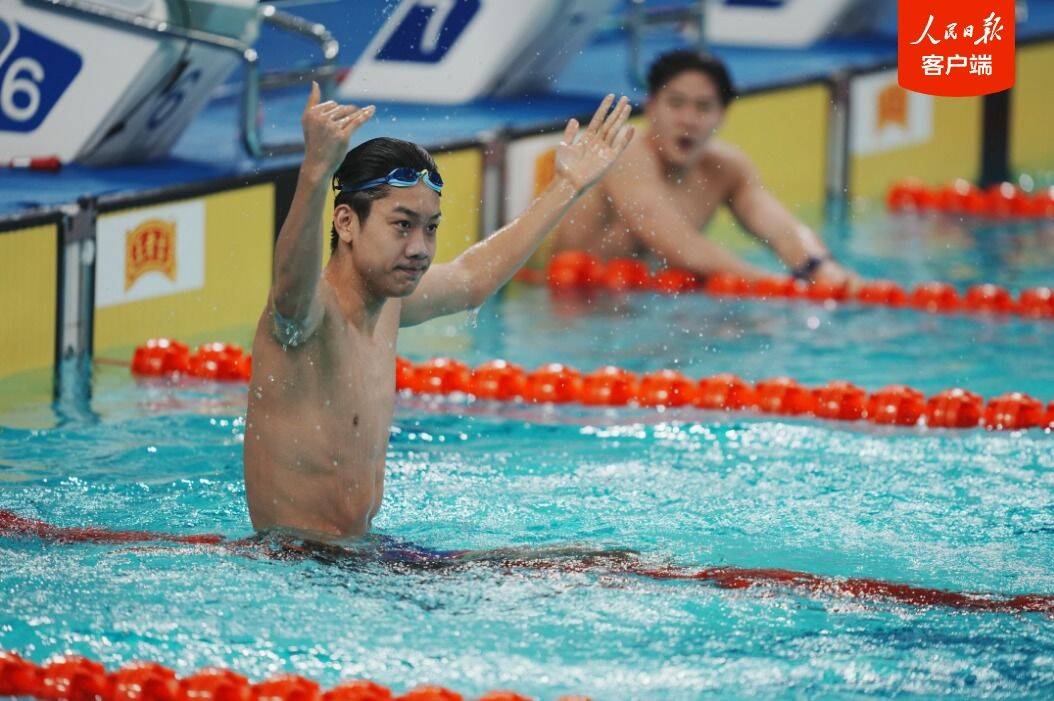 刷新世界青年纪录！青岛小伙张展硕夺金