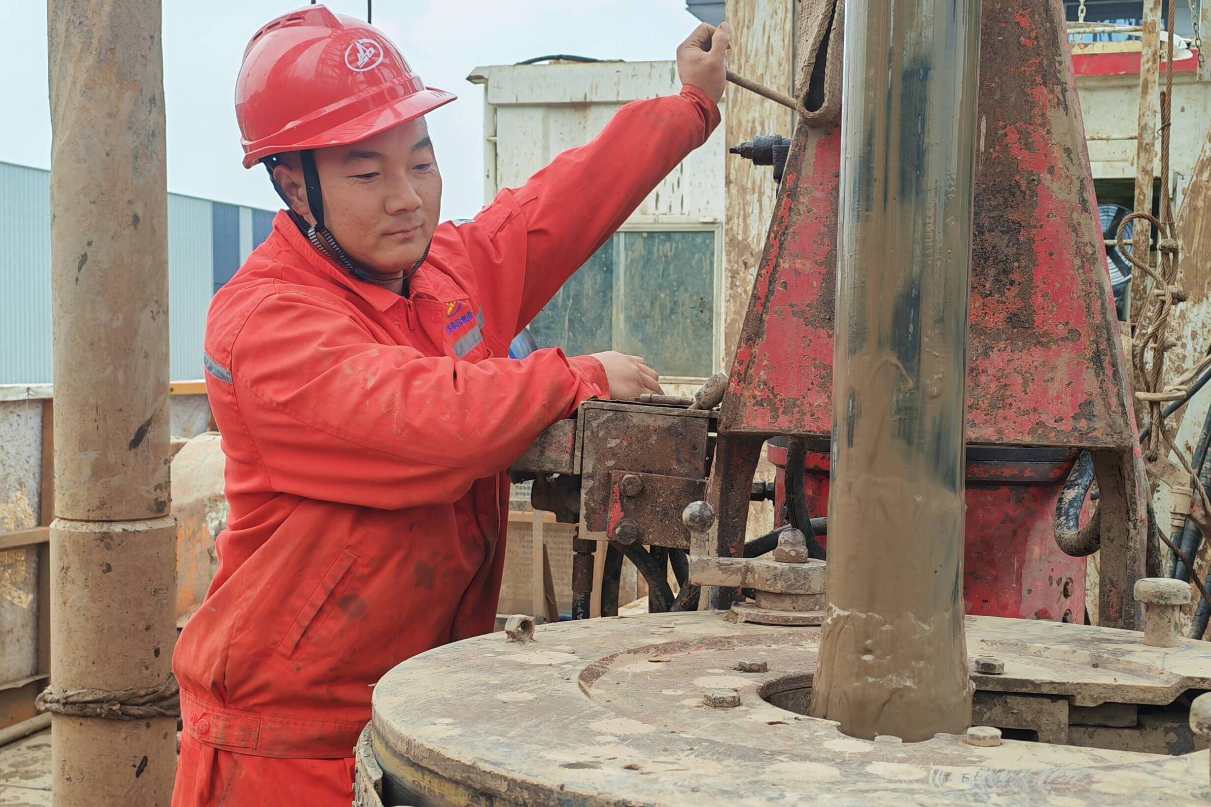 地质战线上的“硬核”操盘手 ——记全国矿山钻探技能竞赛车载钻机组组长马立胜
