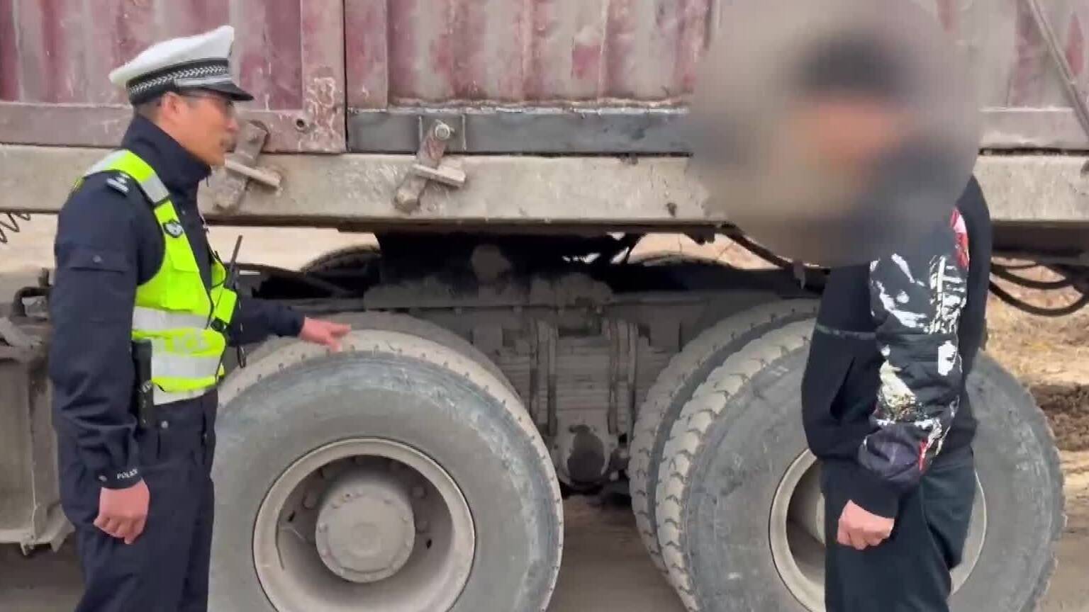 查获21辆涉嫌严重超载大货车 淄博公安交警集中整治交通违法