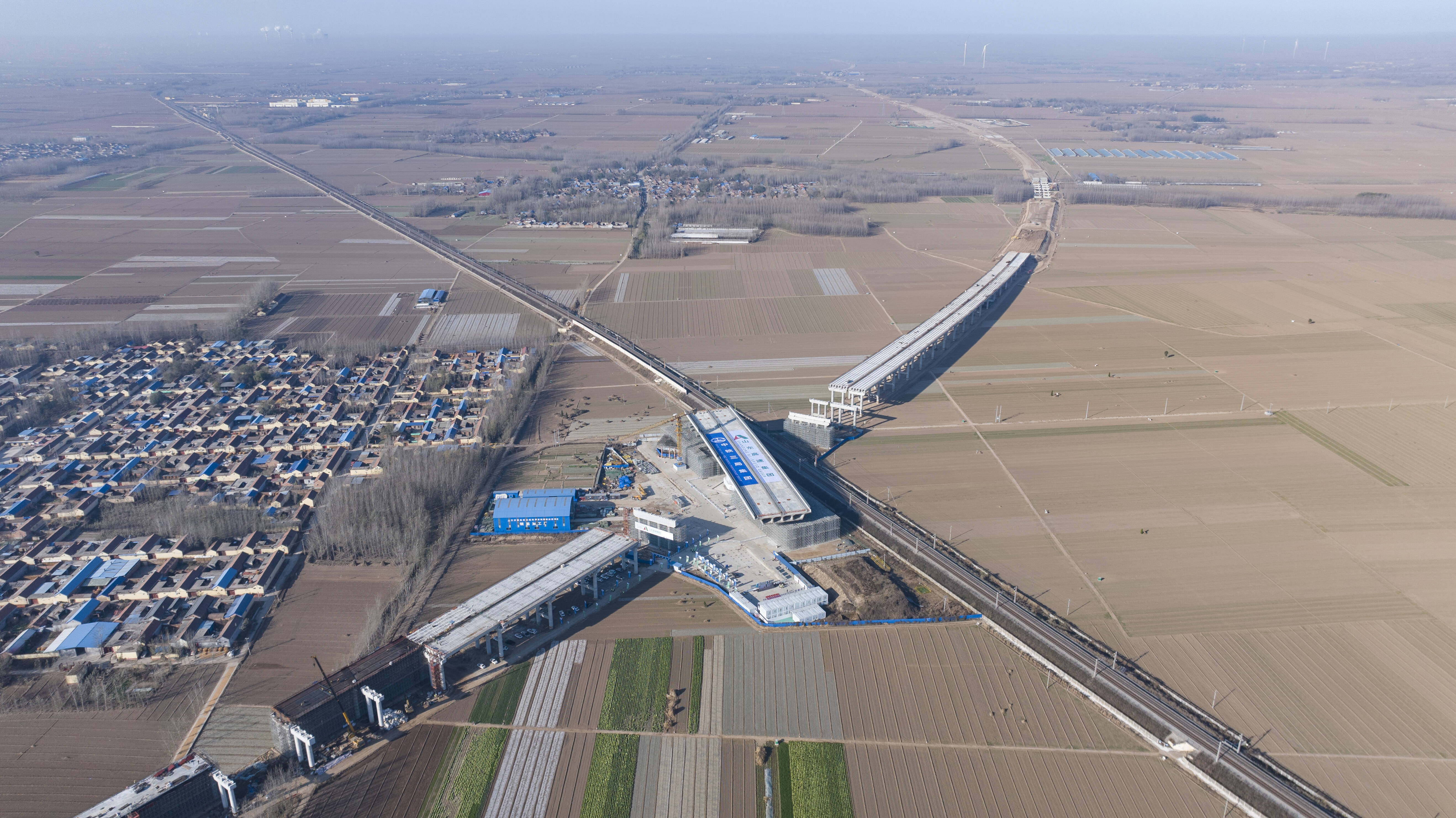 最新进展！齐临高速上跨邯济铁路立交桥成功转体