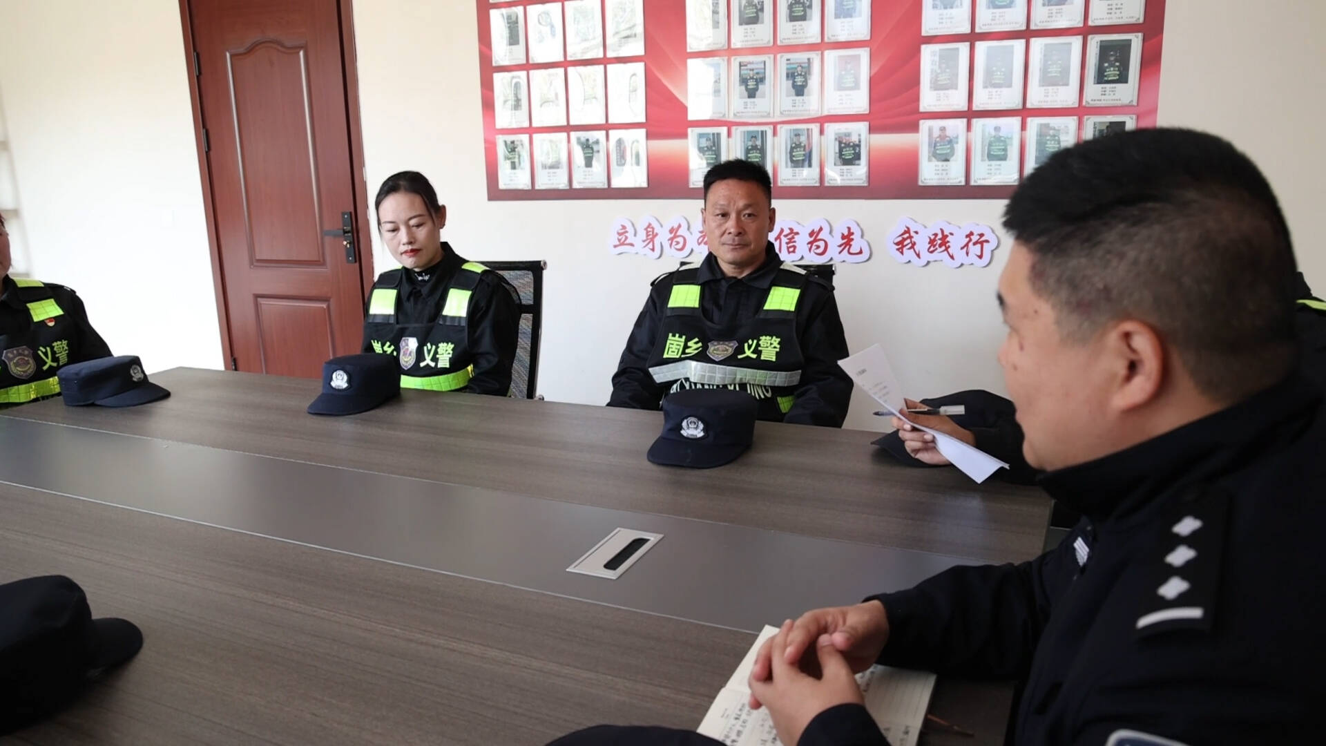 枣庄山亭“崮乡义警”深耕街巷，筑牢乡村安全防线​