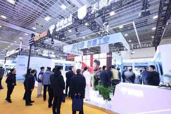 300家企业齐聚济南信博会!自动驾驶、AI诊断惊艳亮相 AI正照进现实