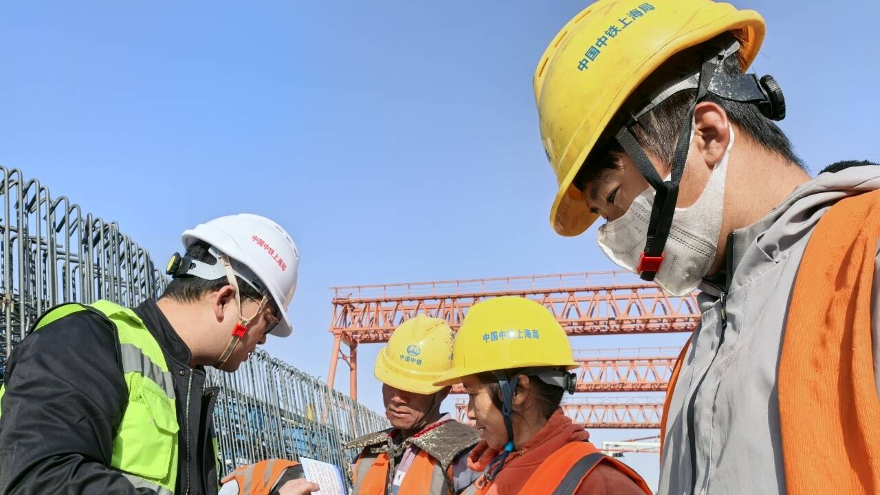 安防“口袋书”守护潍宿高铁建设