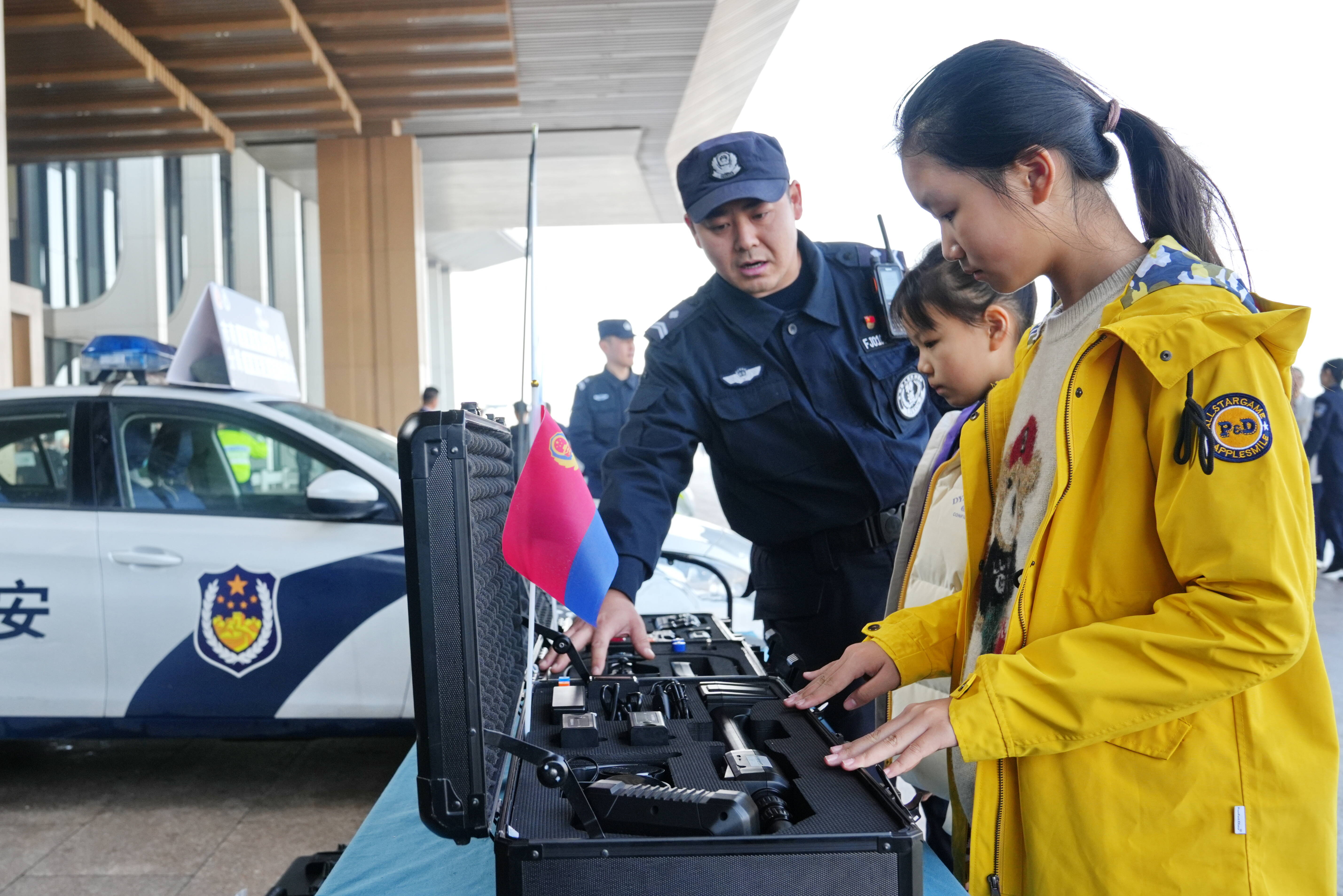 青岛:警营开放零距离 平安守护暖民心