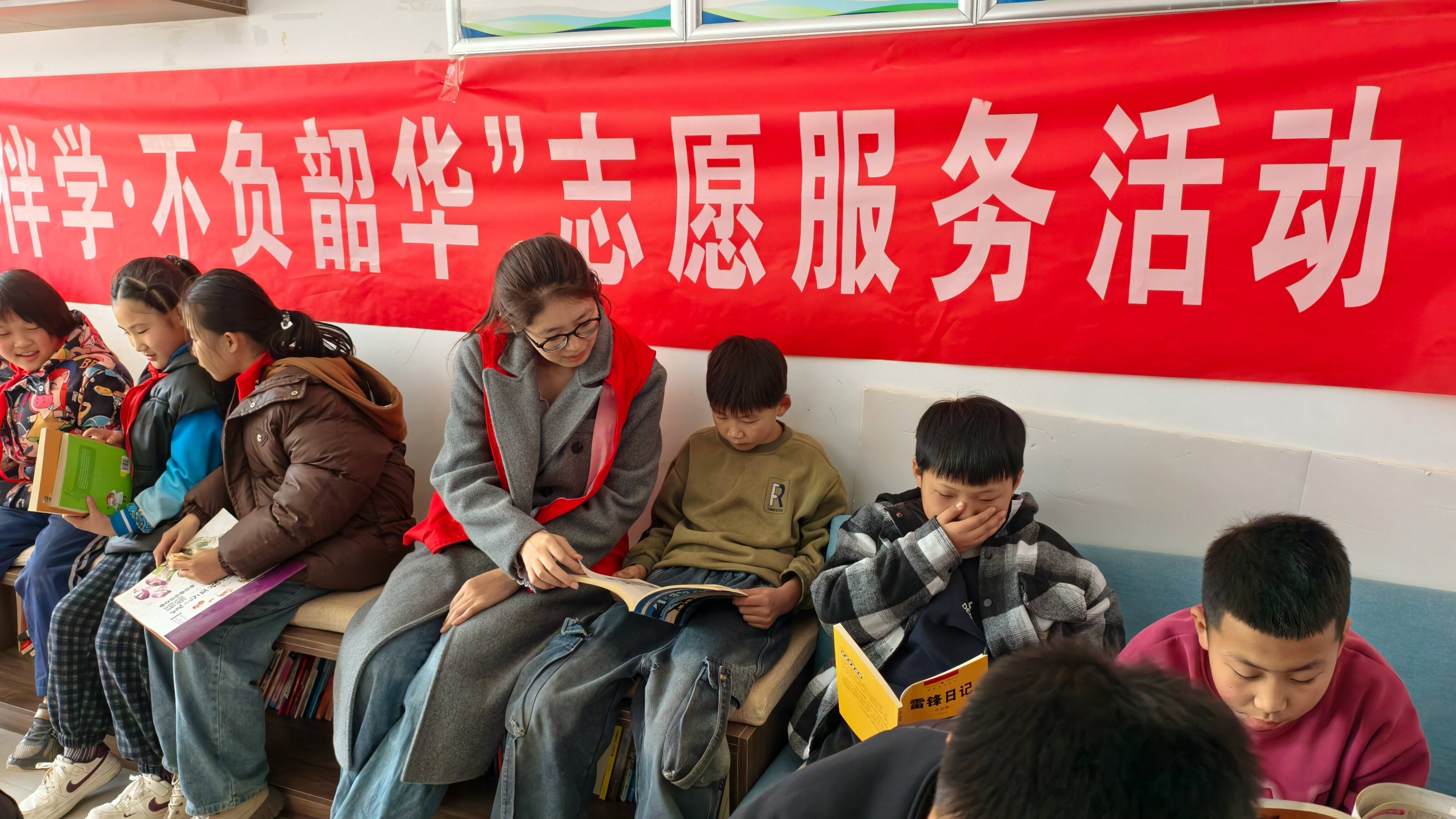 薛城区邹坞镇：志愿服务暖人心 “大手牵小手”庆国际志愿者日