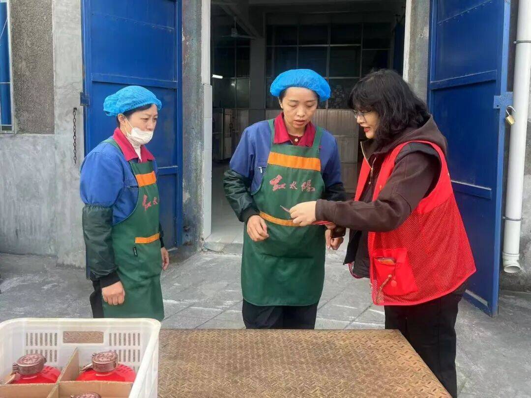 嘉祥县总工会开展一线精准普法 为女职工撑起权益“防护伞”